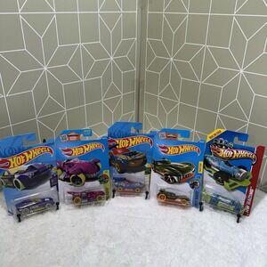 Hot‎ Wheels Lot - (5) - 2013